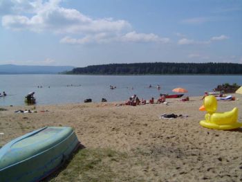 Badestrand in der Ferienhaussiedlung Kovarov