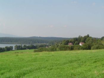 Fernblick zur Ferienhaussiedlung Kovarov