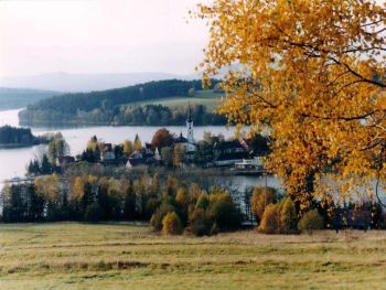 Fernblick auf Frymburk am Lipno Stausee