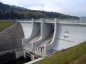 die Staumauer des Lipno See der größte Stausee in Tschechien