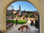 Schlossgarten Cesky Krumlov Urlaub Ausflüge am Lipno Stausee